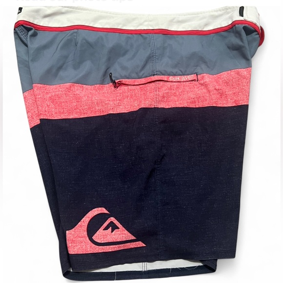 Quiksilver Everyday Blocked Men's Red and Blue Board Shorts - Picture 3 of 9